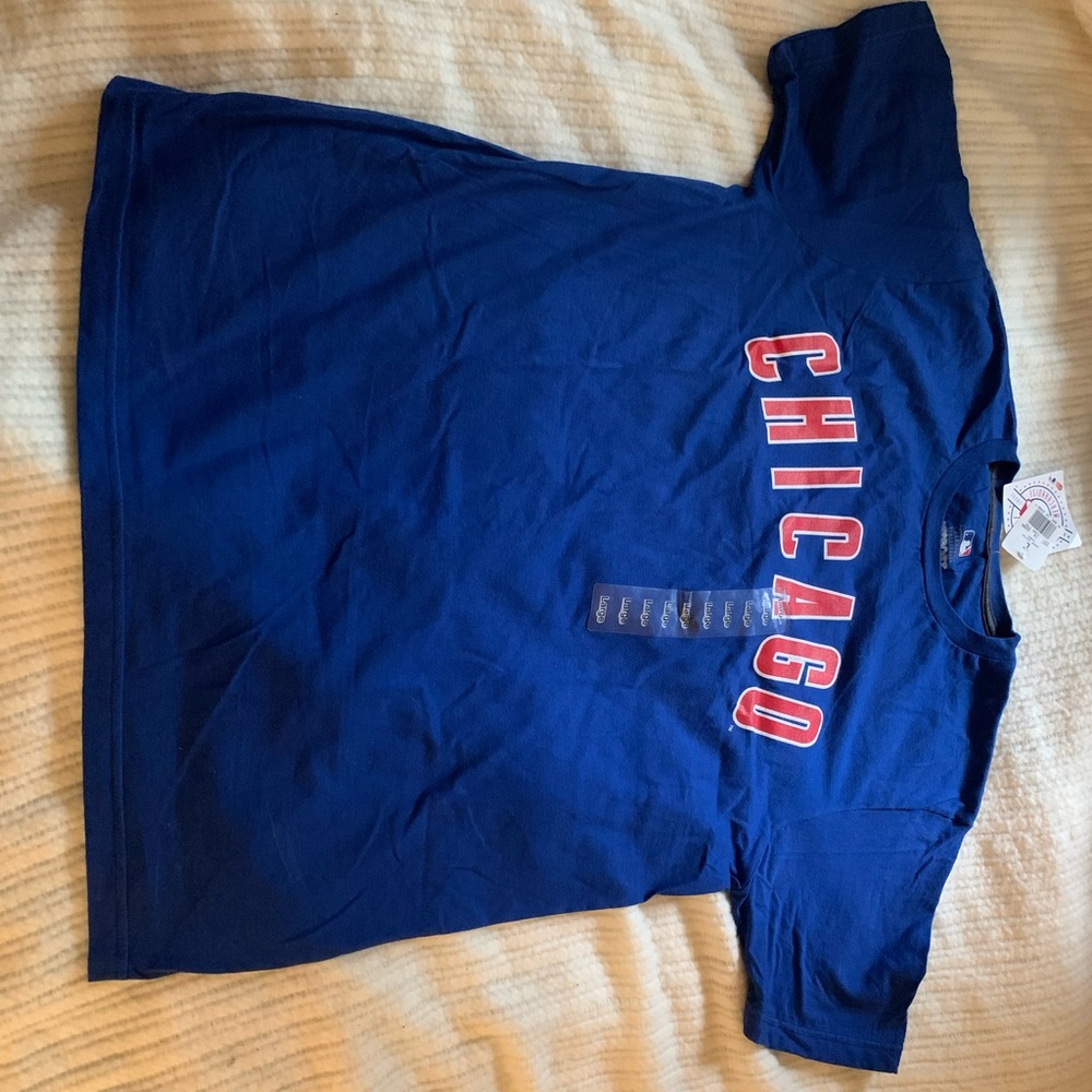 Large Chicago Cubs T shirt NWT
